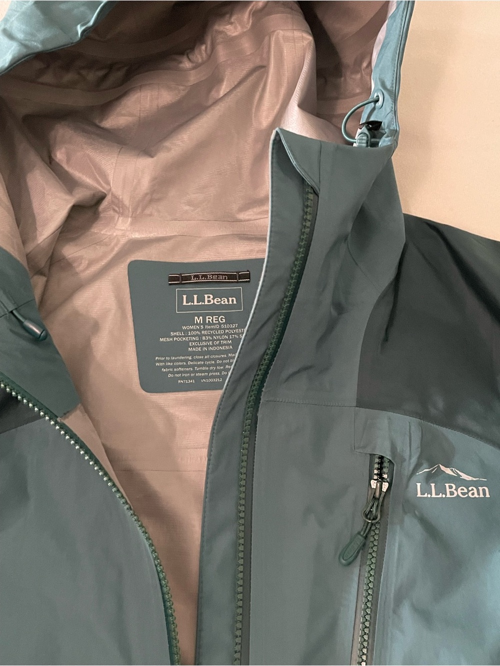 Gorgeous L.L. Bean Gore-Tex Women's Teal and Light Ski Jacket